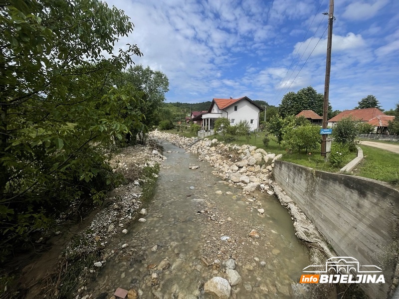 Dramatične poplave pogađaju ugljevička sela: Uništene kuće, usjevi i mostovi