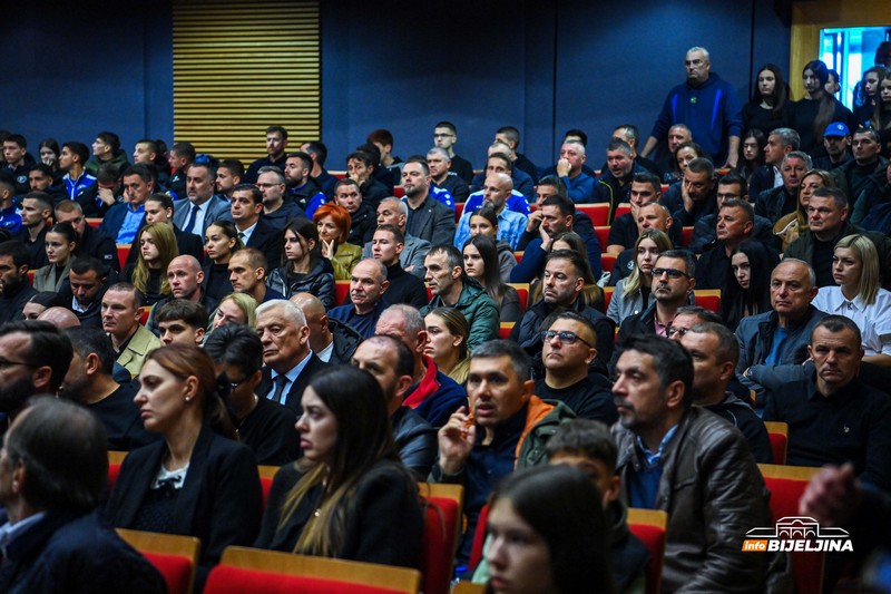 Bijeljina: Održana komemoracija povodom smrti Mladena Žižovića (FOTO)