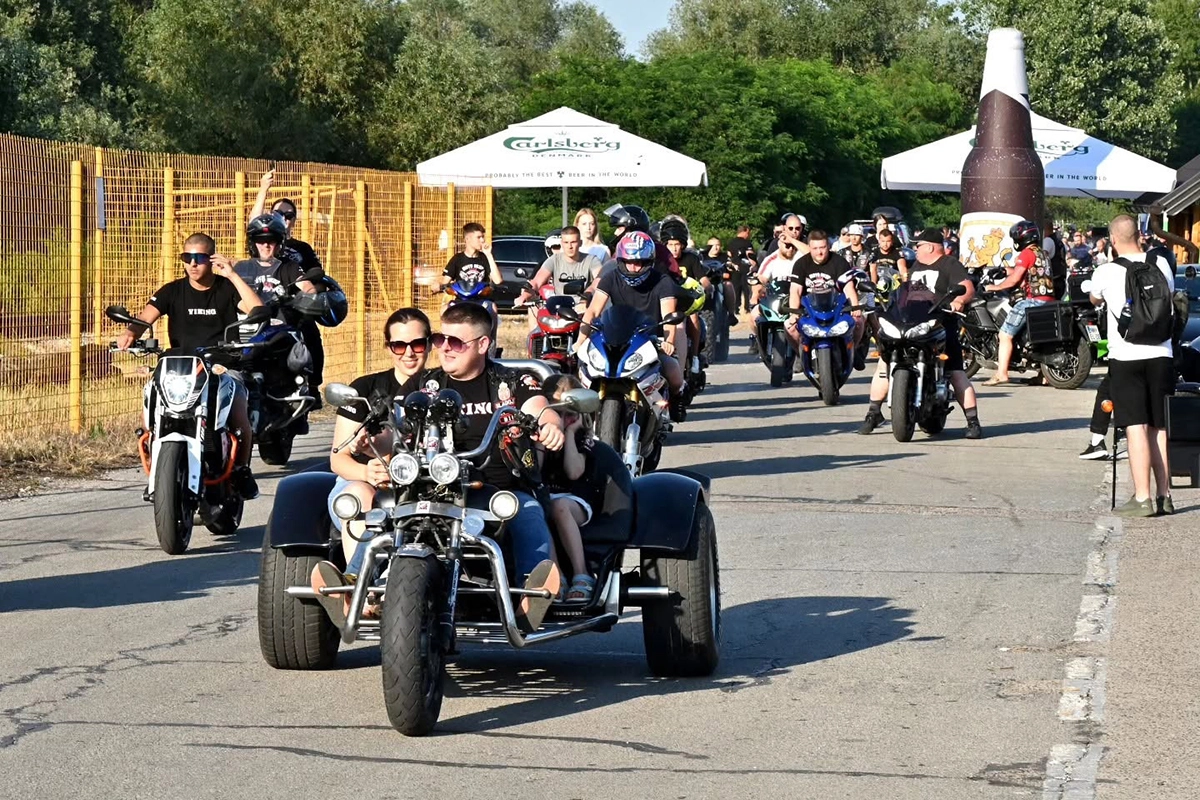 Više od 2.000 bajkera na moto-skupu u Šamcu, prisustvovao i Minić
