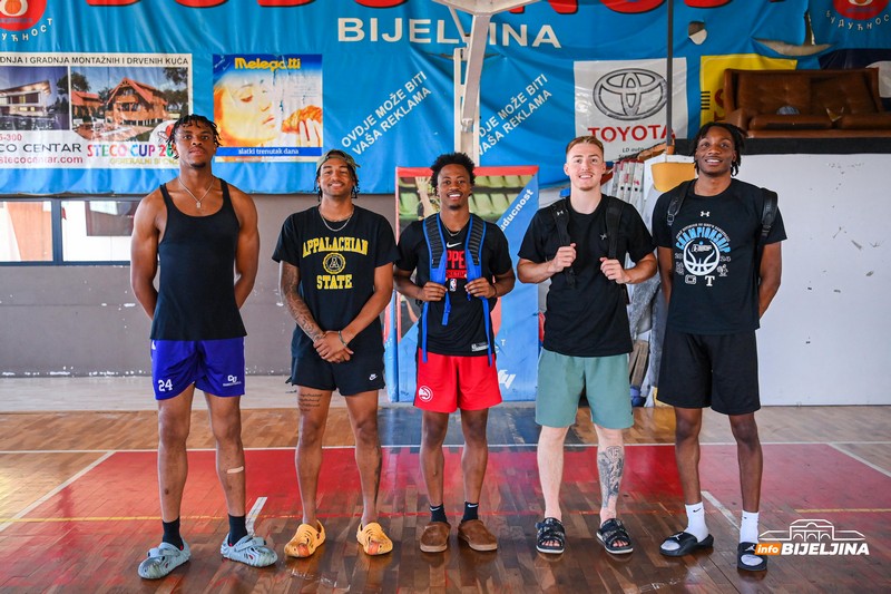Pet košarkaša iz Amerike stiglo na treninge u Bijeljinu: “Uživam, nadamo se da možemo ostati ovdje” (FOTO)