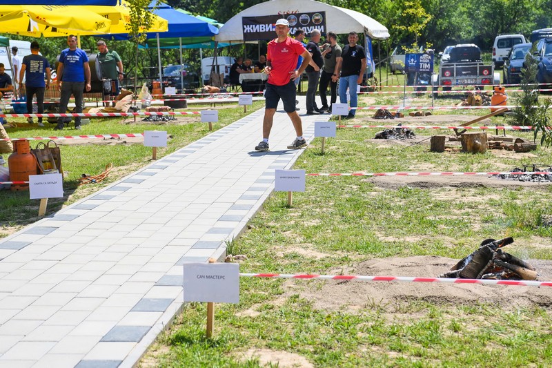 Počeo “Sač fest” u Čičinom sokačetu: Manifestacija u kojoj se uživa (FOTO)