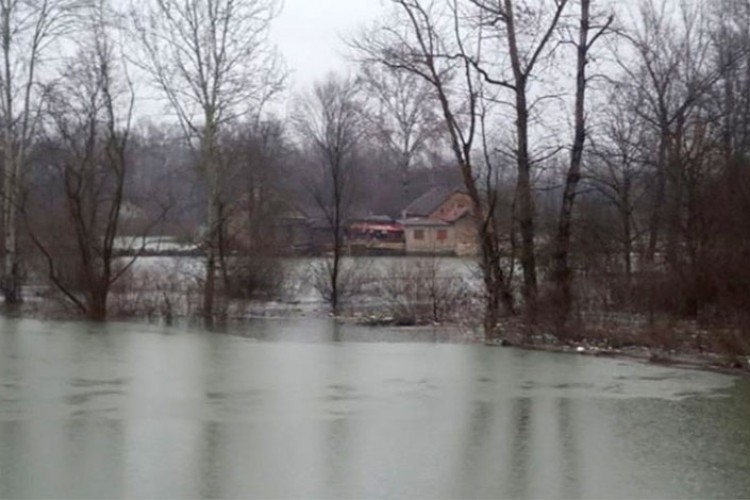 Voda na području Zvornika se izlila na oranice, vjetar 