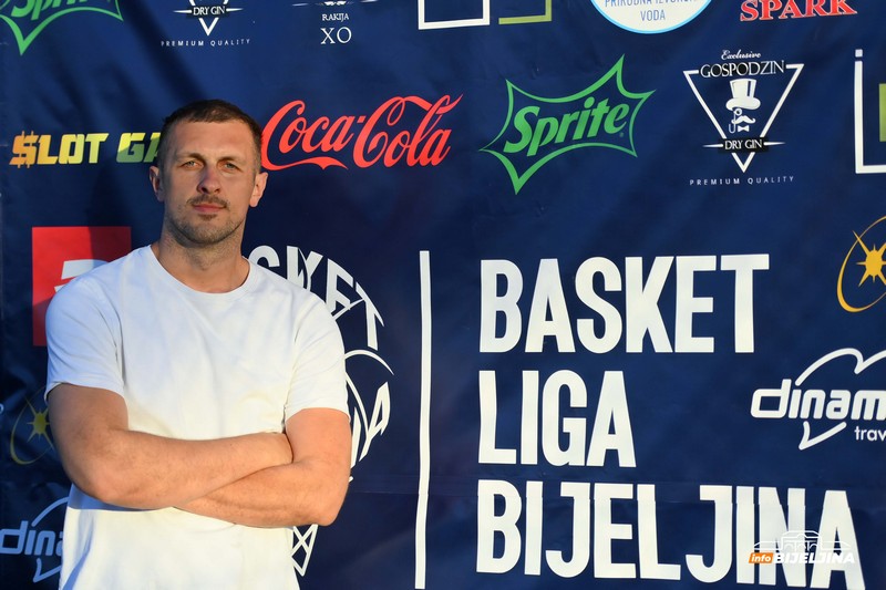 Košarkaška magija u Bijeljini: Legendarni asovi ponovo na terenu Radnika (FOTO)