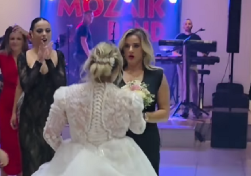 (VIDEO) Umjesto da baci bidermajer, predala ga prijateljici, a onda je uslijedilo iznenađenje