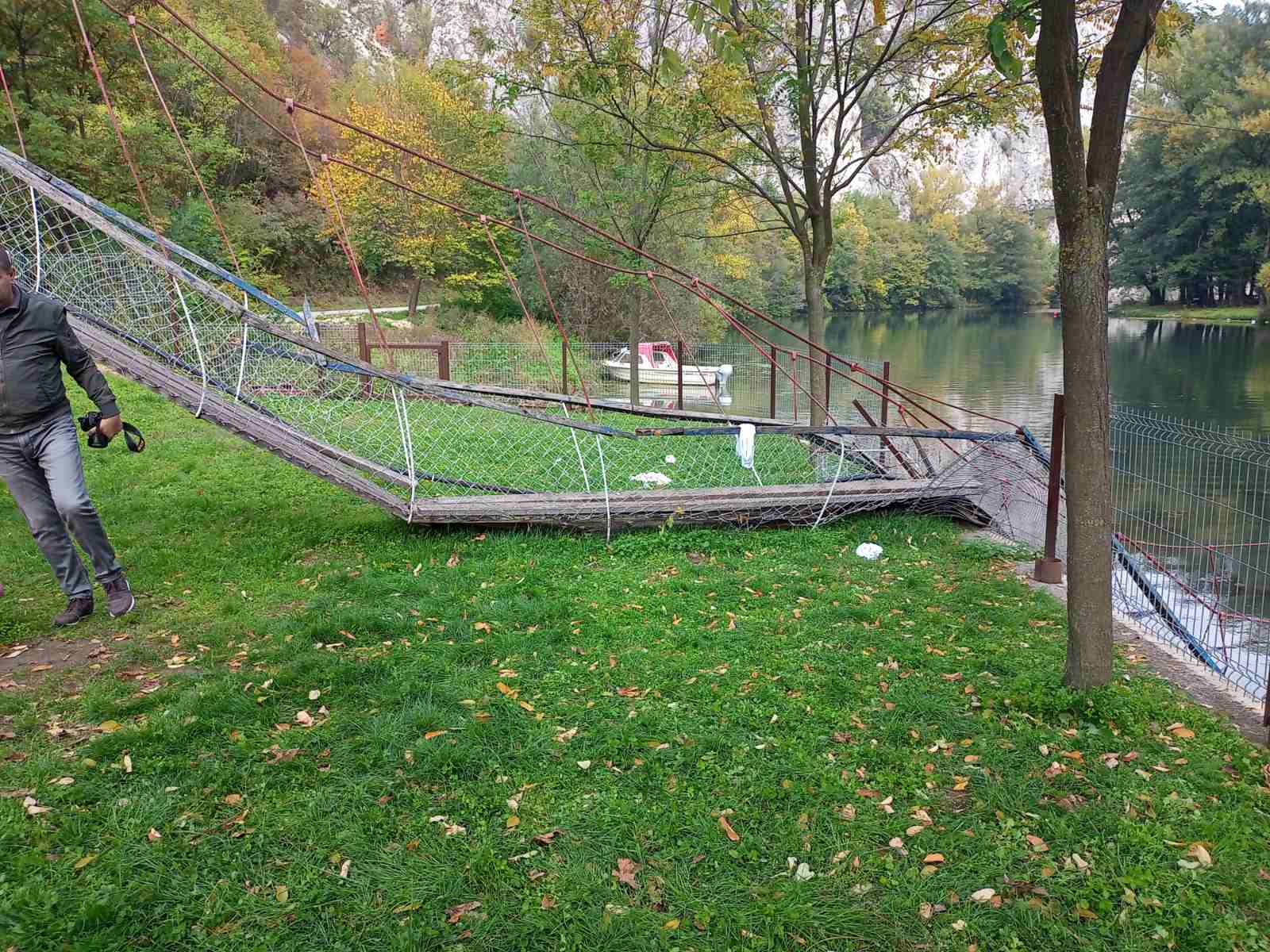 NOVI DETALJI NESREĆE Na nastradaloj vidljive povrede, a druga se zapetljala u žicu (FOTO)