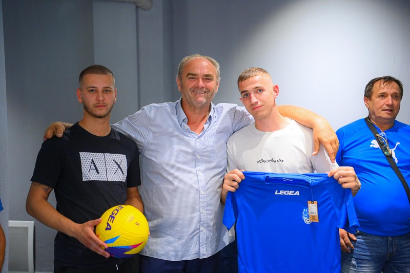 Podrška mladima: PSS Bijeljina donirao sportsku opremu FK “Drina” Amajlije (FOTO)