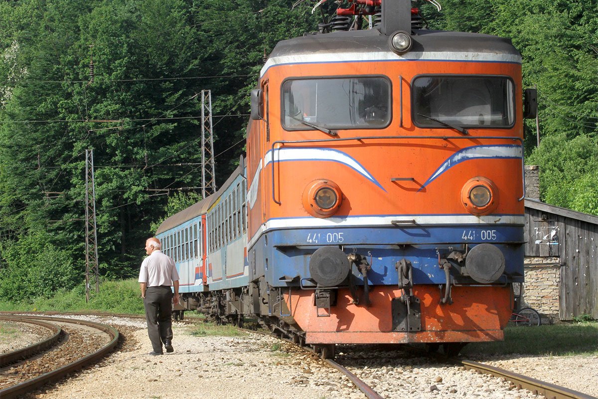 Više šefova nego vozova: Radnici bez osiguranja, uprava ŽRS zapošljava nove direktore
