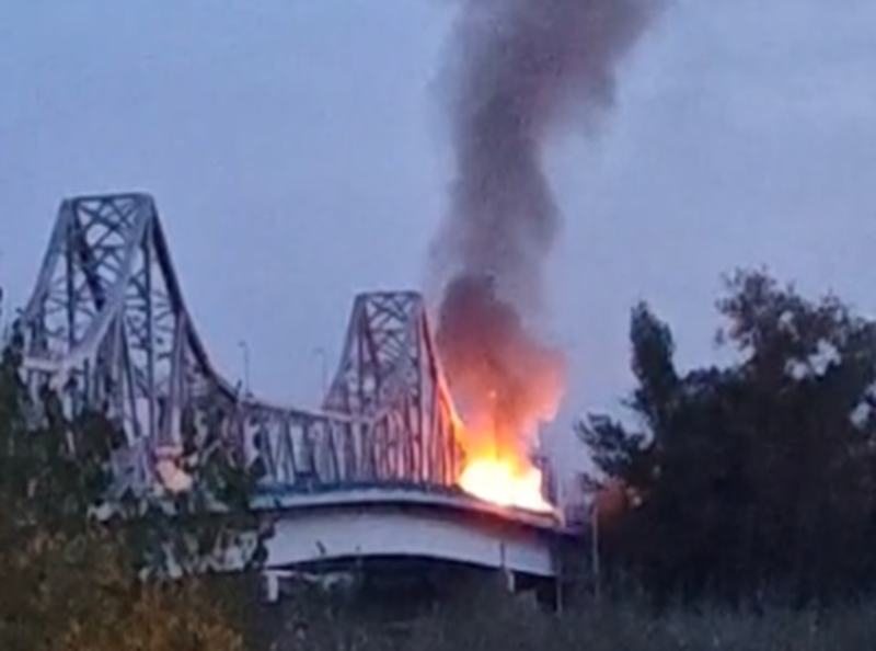 Gori kamion na Rači, na terenu tri vatrogasna vozila (FOTO)