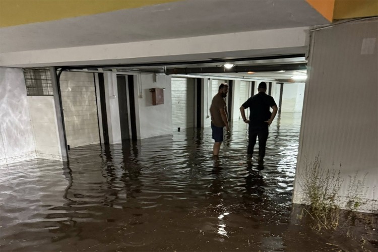 Poplave u Laktašima: Voda u Gradskoj upravi, Domu zdravlja i domaćinstvima (FOTO)