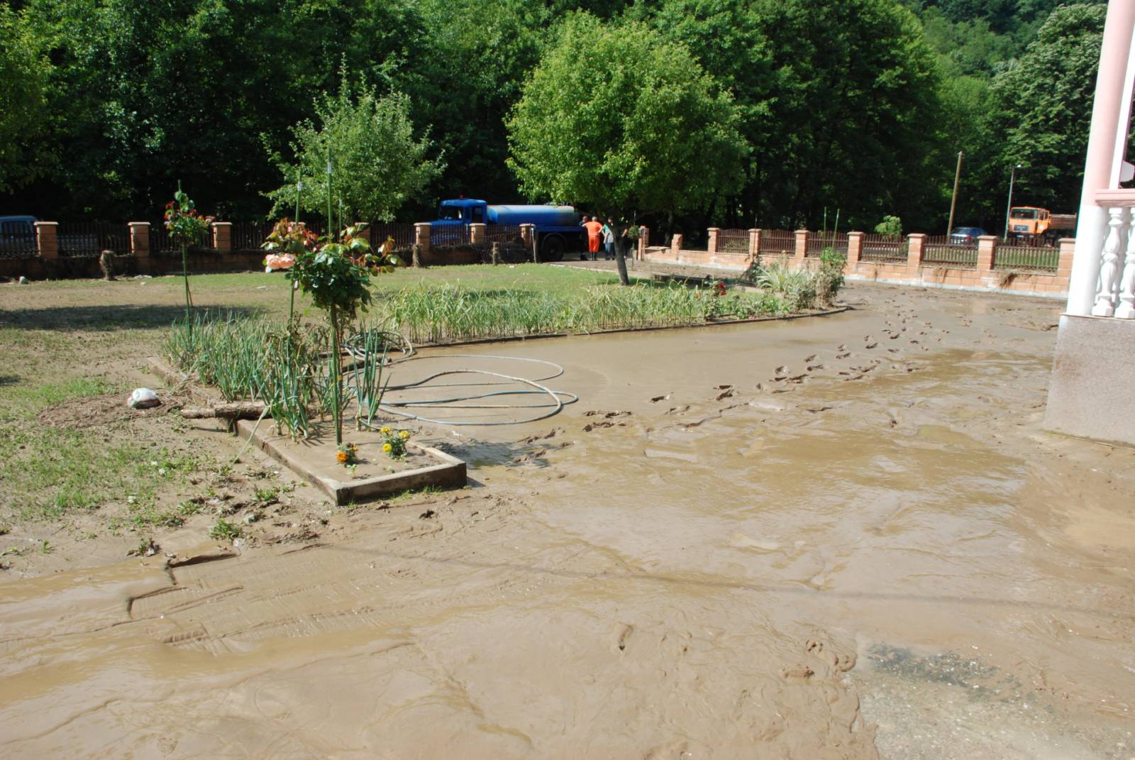 Nevrijeme protutnjalo Semberijom: Najteže posljedice u selu Banjica (FOTO)