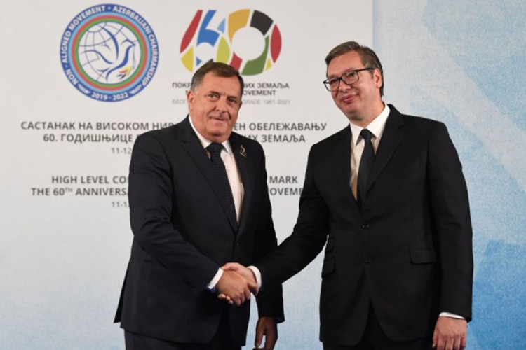 Dodik stigao na samit, dočekao ga Vučić