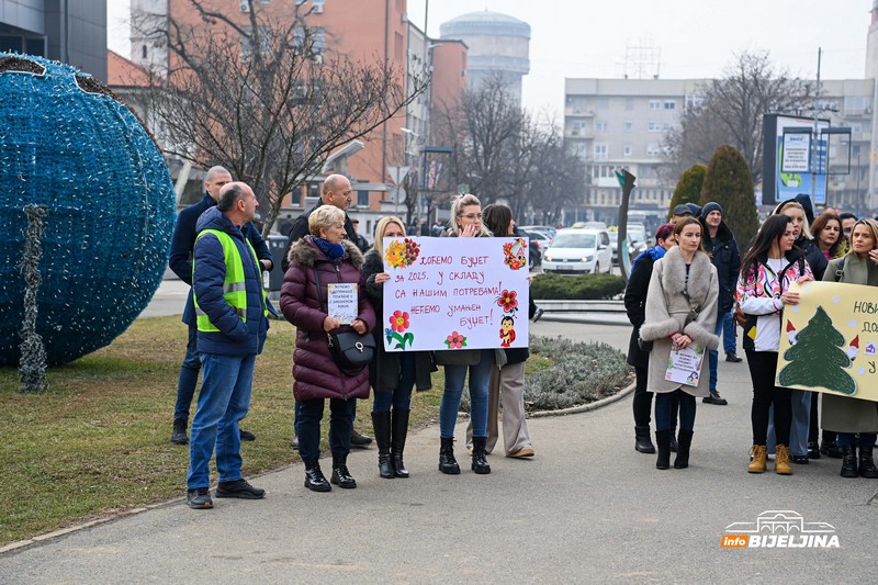 Detalji sa protesta u Bijeljini: Odbili Petrovićevu ponudu, dali mu ultimatum (FOTO)