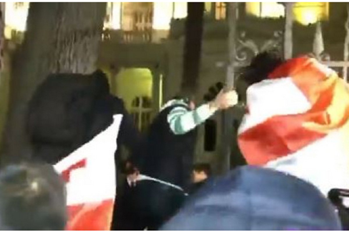 Drama u Tbilisiju: Demonstranti upali u palatu predsjednika