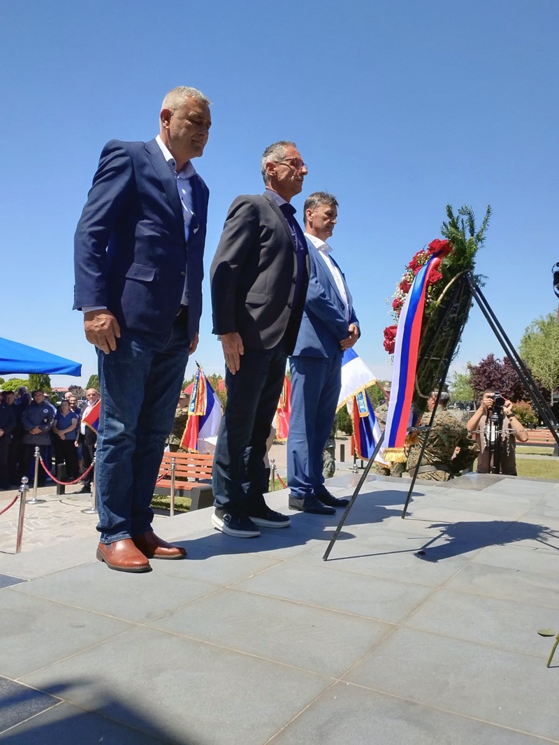 33 godine od zločina u Tuzli: Bijeljina se poklonila ubijenim mladićima iz JNA – porodice i dalje traže pravdu