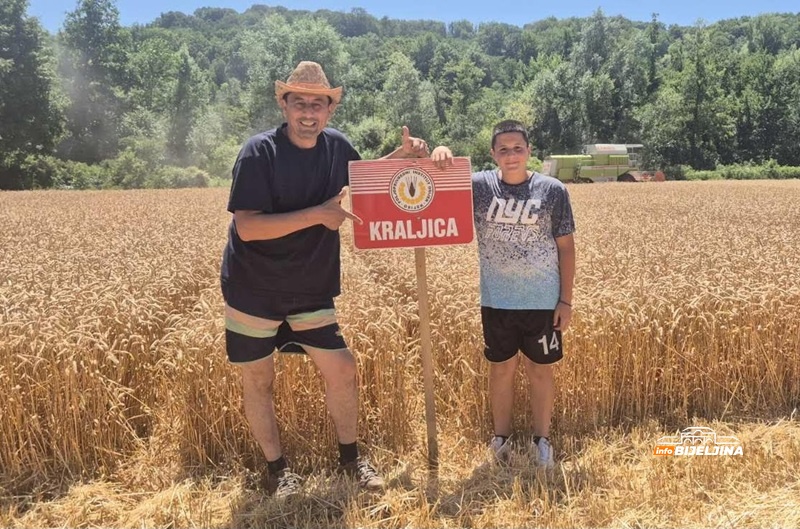 Mirkovići iz Ugljevika imaju tri kćerke i dva sina: Presrećna su i skladna porodica, djeca vole život na selu (FOTO)
