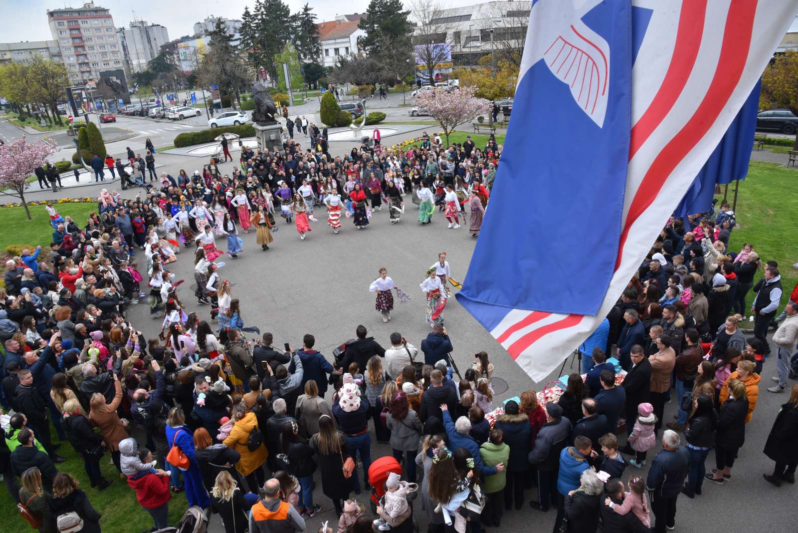 Bijeljina: Lazarice igrale za rodnu godinu