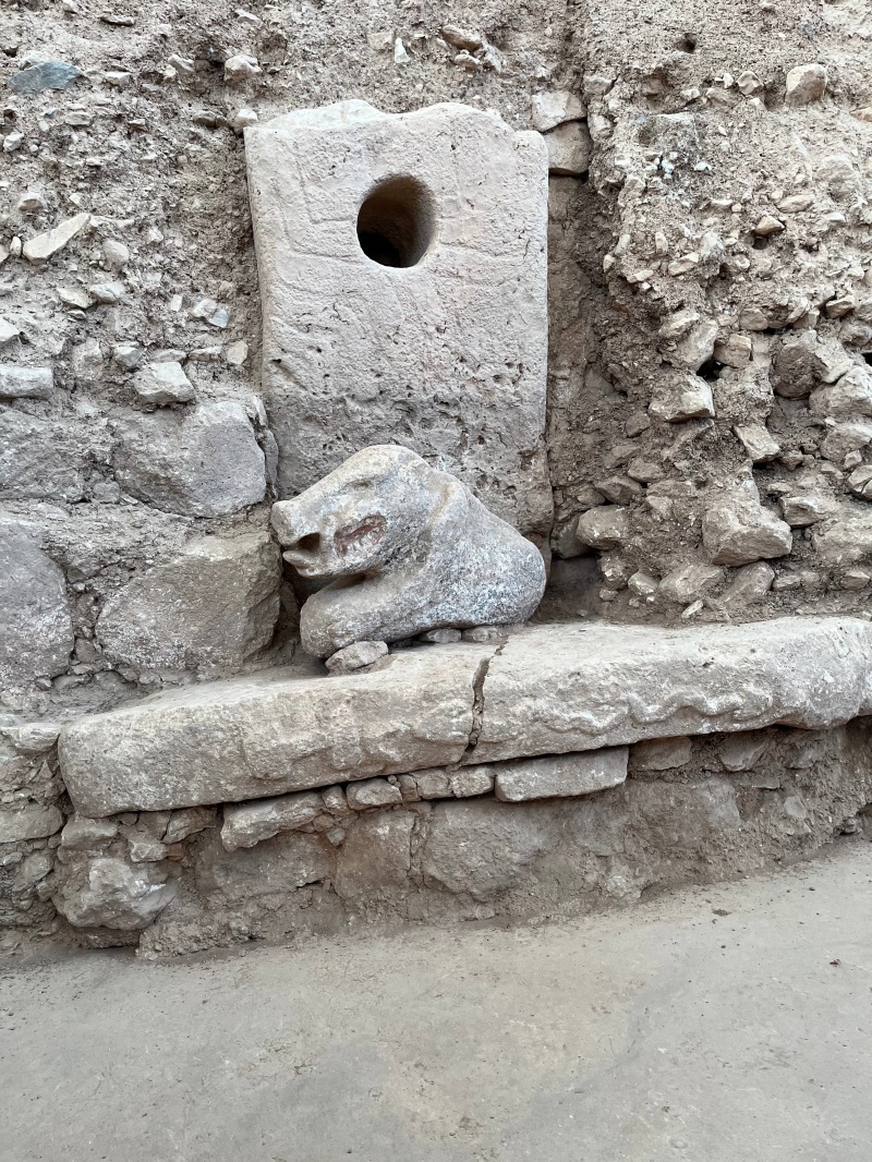 Najveća ljudska statua i prva obojena statua životinje