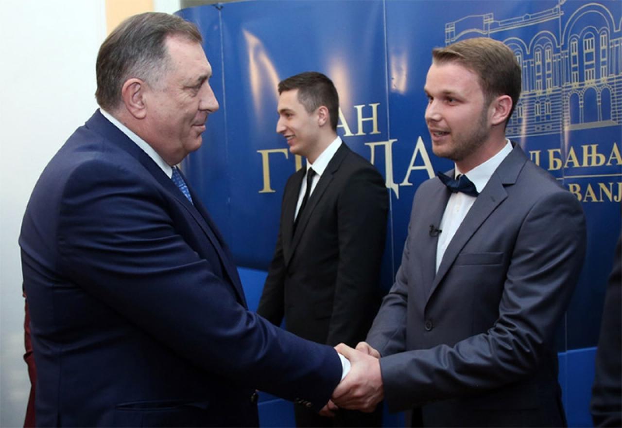 Stanivuković i Dodik o odnosima prema LGBT-u: Porodica ima majku i oca