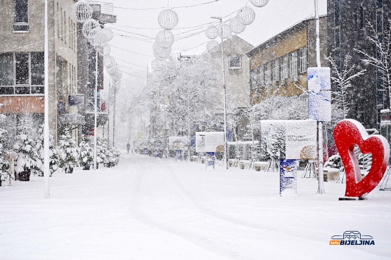 Bijeljina osvanula pod snijegom (FOTO)