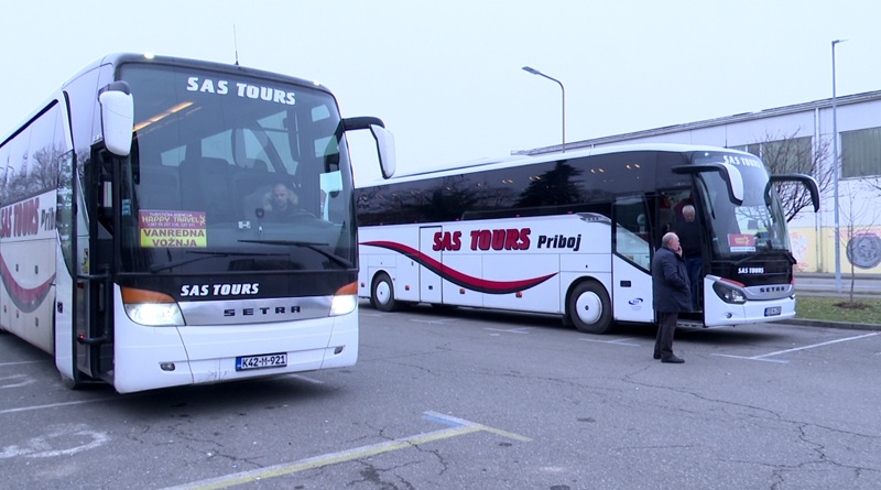 Bijeljinci u tri autobusa otišli u Beograd da daju krv sugrađanki: “Ponosni smo na naš grad” (FOTO)