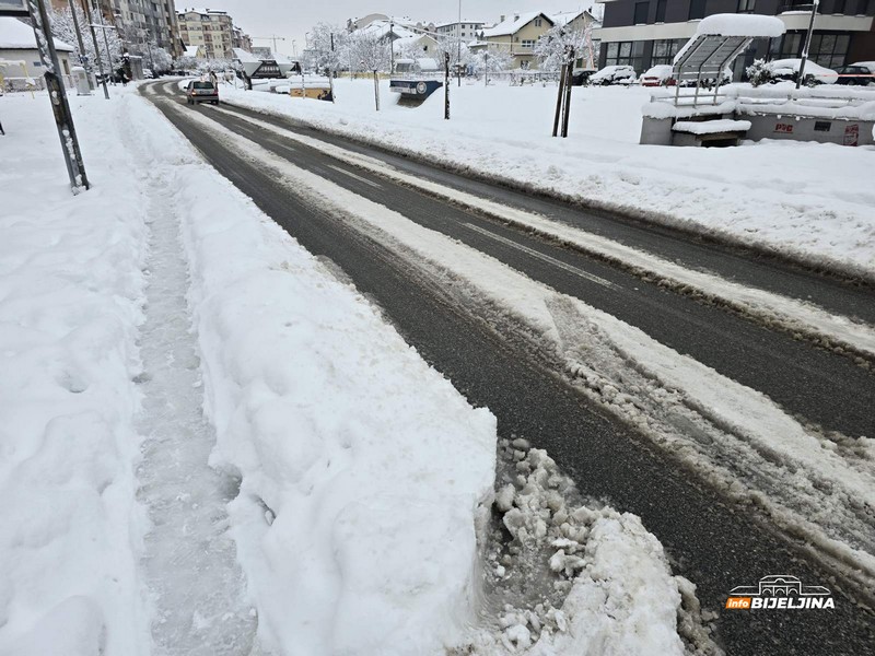 Bijeljina i jutros zatrpana snijegom: Pogledajte stanje na ulicama (FOTO)