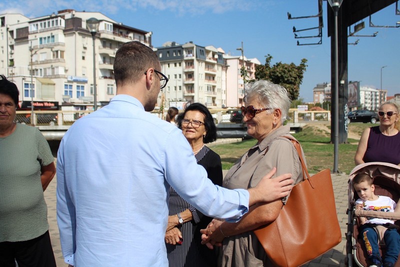 Dr Lazić i kandidati SNSD-a sa građanima MZ Stari Grad, Filip Višnjić i Ledinci: Za četiri godine možemo uraditi mnogo