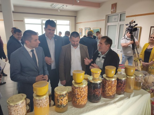 U Loparama mini sajam pčelarstva