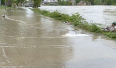 Lašva se izlila, poplavila kuće i probila nasip gradilišta brze ceste (VIDEO)