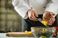 Ispala mu hrana na pod pa je poslužio učenicima