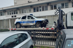 Pucao na policiju, ukrao im auto pa sletio