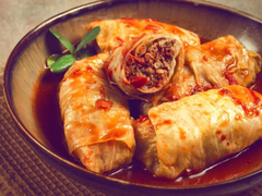 Da li se meso dinsta prije motanja sarme? Evo šta kaže tradicionalni recept