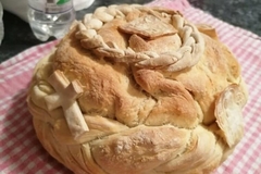 OVAKO SE PRAVILNO SIJEČE SLAVSKI KOLAČ: Svještenik objasnio i ukazao na grešku koju svi pravimo!