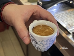 "Puna mala" šolja ili "do pola": Kakve greške pravimo kada naručujemo kafu? (VIDEO)