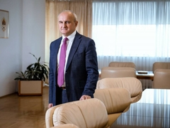 Ministar Đokić uštedio građanima devet KM i počastio se limuzinom od 100.000 KM