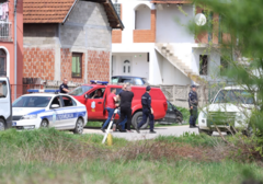 Bager počeo da kopa u dvorištu kuće poslije odlaska OSUMNJIČENOG UBICE