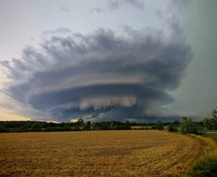 Nevrijeme u Sloveniji: Padao grad veličine teniske loptice, tržni centar pod vodom