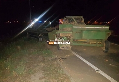 Jedno lice povrijeđeno: U udesu u Bijeljini učestvovali dva auta i traktor sa presom