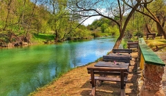 Rijeka koja daje nadu: Nakon što je jedna djevojka tu prohodala, mnogi dolaze u banju staru 800 godina