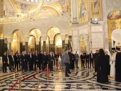 Dodik i Vučić na molitvi u Hramu Svetog Save pred odlazak predsjednika Srbije u Njujork