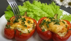 Zbog toga im meso uvijek ispadne sočno: Iskusne kuvarice u pripremi punjenih paprika koriste ovaj trik sa pirinčem