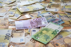 U torbi u butiku polovne robe pronađeno 22.650 evra