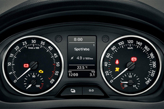 Koliko dobro znate instrumental tablu: Trećina vozača ne zna šta znači ova lampica, a može da izazove kvar