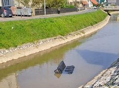 Bijeljina: Trosjed pluta kanalom Dašnica (FOTO)