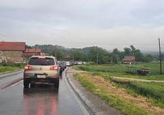 Obustavljen saobraćaj: Sudar na putu Zvornik - Bijeljina, jedno lice povrijeđeno (FOTO)