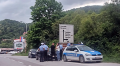 Još traje drama kod Pala: Popeo se na drvo i odbija da siđe