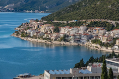 Zbog požara obustavljen saobraćaj ka Neumu