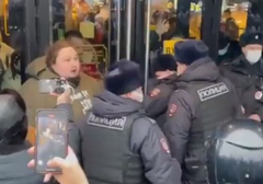 Vezao se lancima za Mekdonalds: Rus očajnički protestovao zbog zatvaranja 