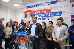 Bijeljina: Počela konferencija za novinare Ljubiše Petrovića i saradnika (FOTO)