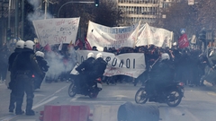Žestoki neredi u Atini, policija hitno reagovala