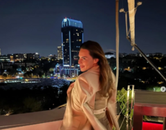 (FOTO) Sonja Vuksanović proslavila 50. rođendan: Slavljenica u uskoj haljini, nazdravlja i igra